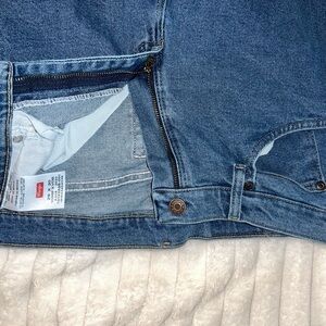 Wrangler Men's Relaxed Fit Blue Jeans